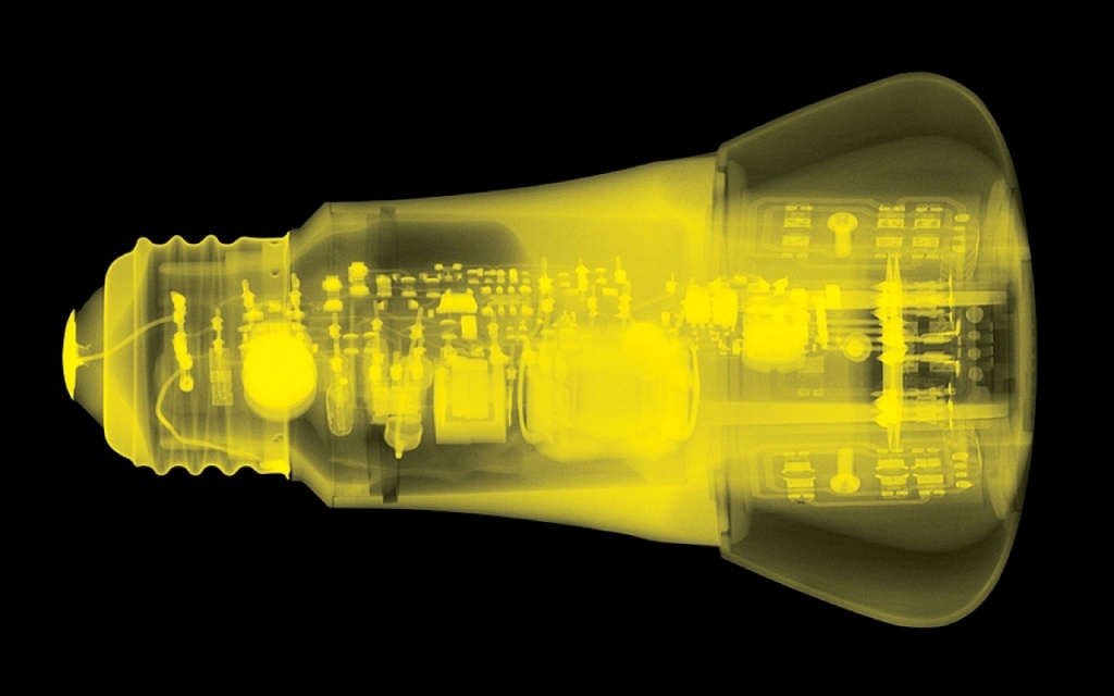Рентгеновский снимк светодиодной лампочки